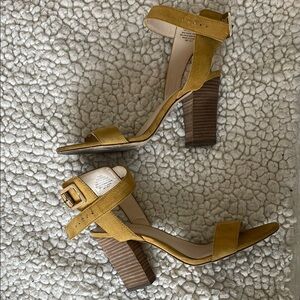 Elegant Nine West Mustard Heeled Sandals